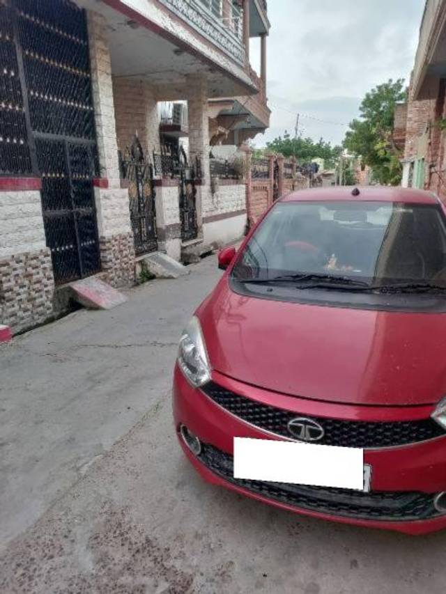 https://images10.gaadi.com/usedcar_image/4146323/original/processed_f885056f-2978-46b7-ae60-4309d70ac4a9.jpg?imwidth=6401