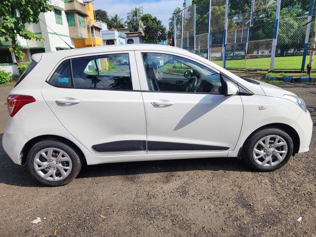 https://images10.gaadi.com/usedcar_image/4146521/original/processed_e6a48979baa278c0899d6fd14a4d728f.jpg?imwidth=6402