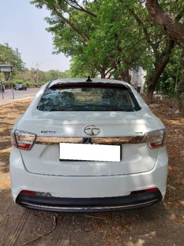 https://images10.gaadi.com/usedcar_image/4146535/original/processed_92bad2cb-b71d-4395-9093-29c054ff29bc.jpeg?imwidth=6402