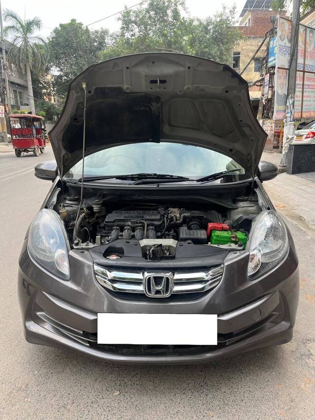 https://images10.gaadi.com/usedcar_image/4146668/original/processed_54ce13a2ac98d4d828f4e52ff8e9b2d9.jpg?imwidth=6401