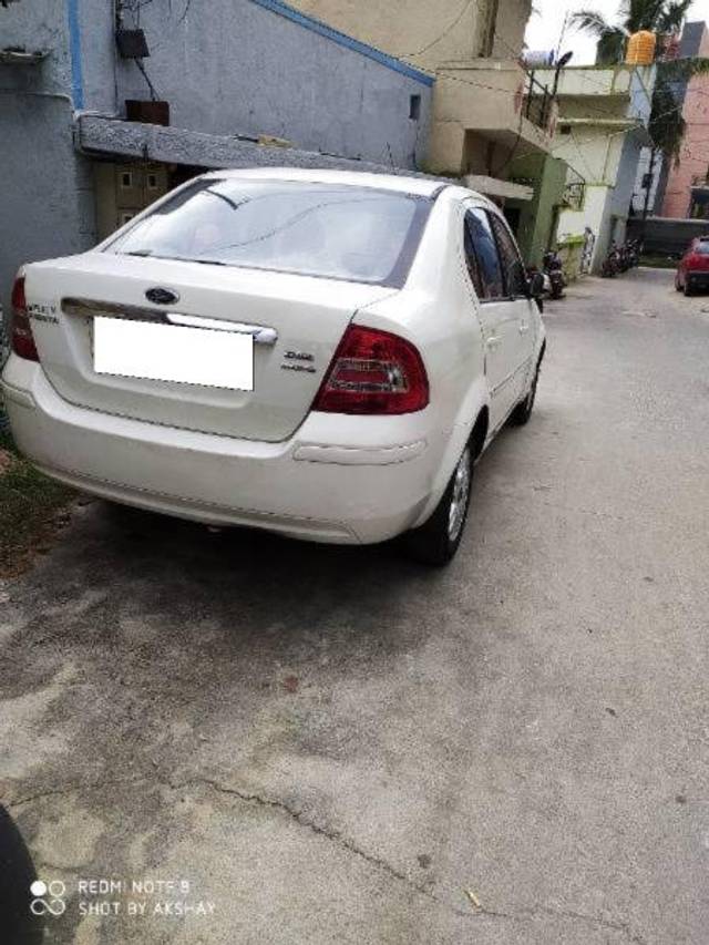 https://images10.gaadi.com/usedcar_image/4146738/original/processed_57a18476-f46a-4085-a086-47f2c2cc234e.jpg?imwidth=6402