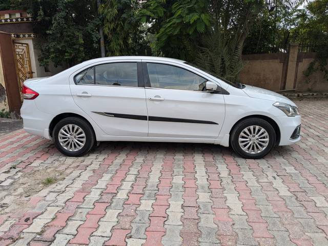 https://images10.gaadi.com/usedcar_image/4146789/original/9fb727a76f60513f5524acfa37f78d5e.jpg?imwidth=6401