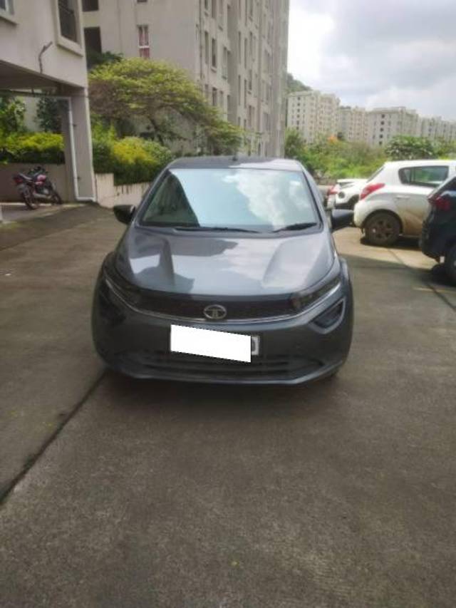 https://images10.gaadi.com/usedcar_image/4146908/original/processed_aef6e9a0-a1e5-48a7-82d4-33168bfb4945.jpg?imwidth=6402