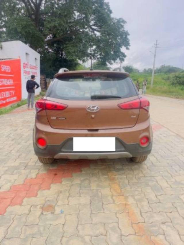 https://images10.gaadi.com/usedcar_image/4146999/original/processed_35dc8396-edc0-4cb1-9c04-0c921decae11.jpg?imwidth=6401