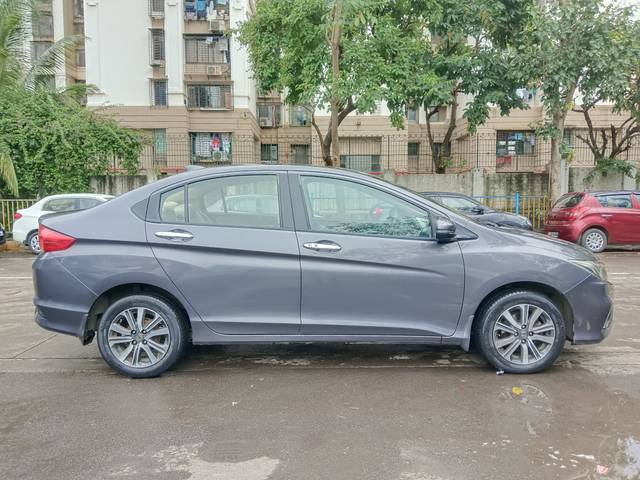 https://images10.gaadi.com/usedcar_image/4147135/original/29bec7802303dbfd87e0b0dd1705bc66.jpg?imwidth=6401