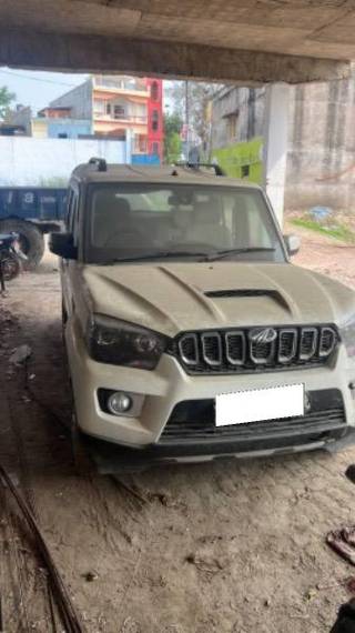 Mahindra Scorpio 2014-2022 Mahindra Scorpio S9 BSIV