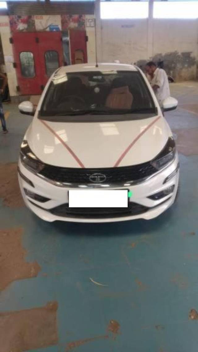 https://images10.gaadi.com/usedcar_image/4147205/original/processed_42522086-be2c-4031-bf52-cd4c386b93db.jpg?imwidth=6401