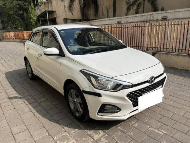 https://images10.gaadi.com/usedcar_image/4147227/original/processed_24322fe4-b973-44df-9589-4268571f7ba4.jpg?imwidth=6400