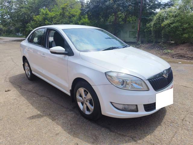 https://images10.gaadi.com/usedcar_image/4147315/original/processed_0402bf39cea3a0fcc94656ef583f77c8.jpg?imwidth=6400