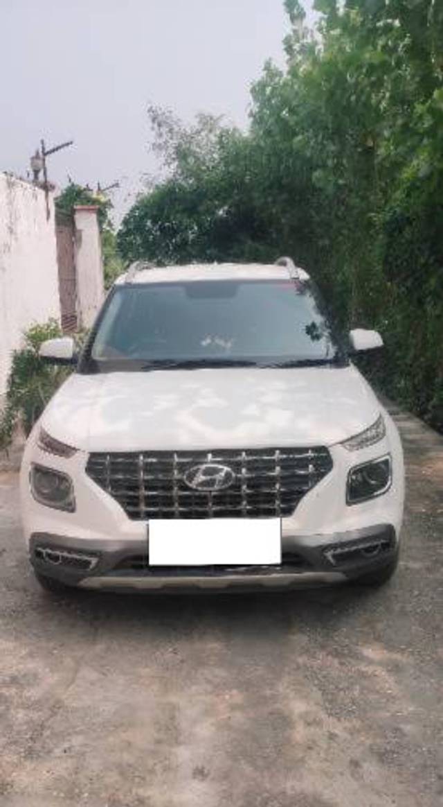 https://images10.gaadi.com/usedcar_image/4147334/original/processed_9ae6d1b6-ebe7-40fd-b8f2-344eed491067.jpg?imwidth=6400