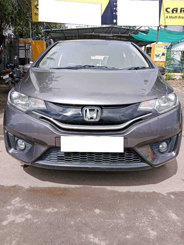 https://images10.gaadi.com/usedcar_image/4147394/original/processed_a7f6a7dcb923ecd4e918812d7e27cd20.jpeg?imwidth=6400