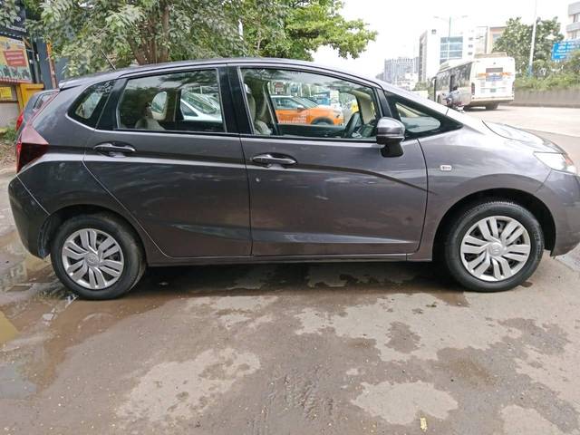 https://images10.gaadi.com/usedcar_image/4147394/original/processed_e11842f26687da3229d42cd0beb09347.jpeg?imwidth=6402