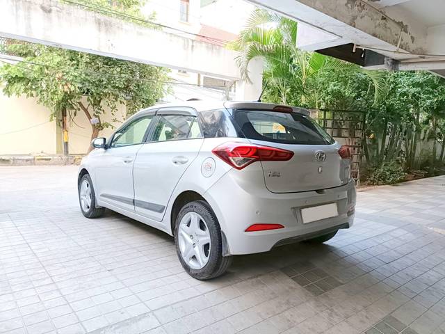 https://images10.gaadi.com/usedcar_image/4147511/original/processed_073ad14e6a4052d6d5b7a938a702d07d.jpg?imwidth=6402