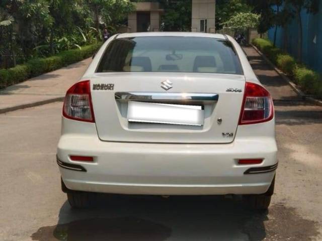 https://images10.gaadi.com/usedcar_image/4147698/original/processed_73f325c69f2452259575abfc90f9131c.jpg?imwidth=6402