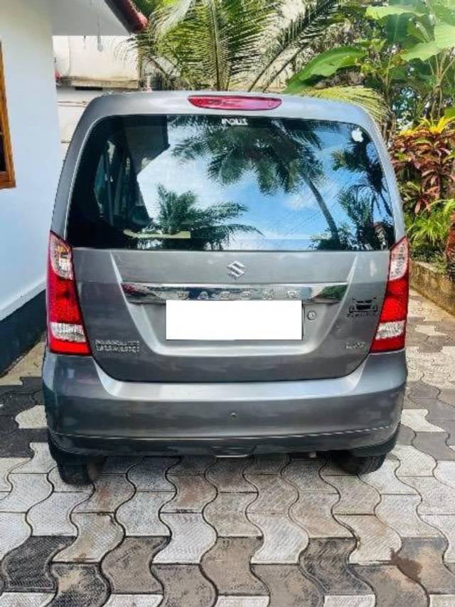 https://images10.gaadi.com/usedcar_image/4147702/original/processed_5ea90c0b-d998-4c9e-bb13-564f08f1bfed.jpeg?imwidth=6401