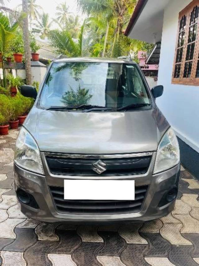 https://images10.gaadi.com/usedcar_image/4147702/original/processed_ca08eac1-bf90-464b-882f-83d7720b082f.jpeg?imwidth=6400