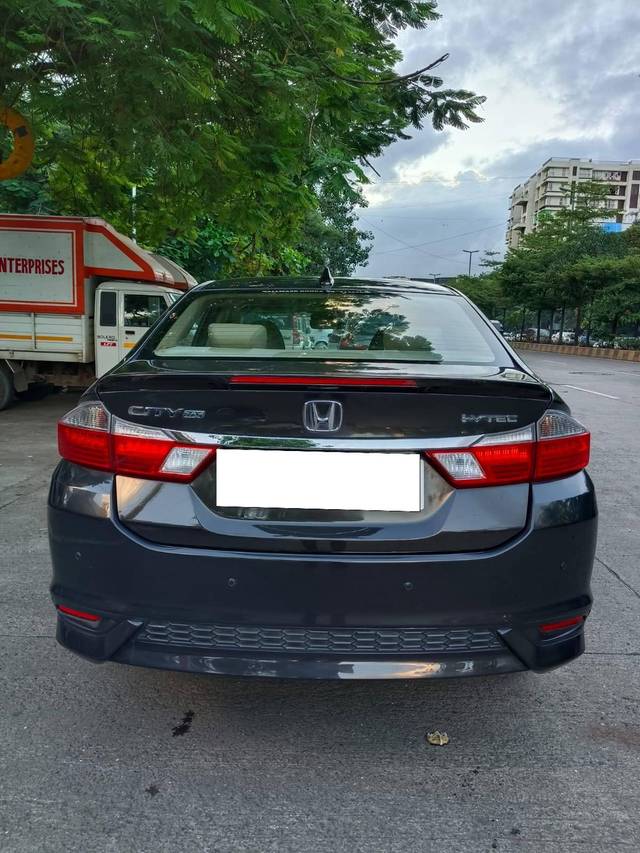 https://images10.gaadi.com/usedcar_image/4147793/original/processed_aab03a1fa93abd431e8ec5ebb800a219.jpg?imwidth=6402