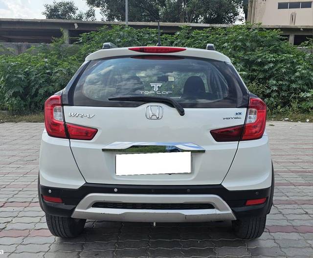 https://images10.gaadi.com/usedcar_image/4147852/original/processed_ecd3fbdafb066f02e7496f8e4aa3253d.jpg?imwidth=6402