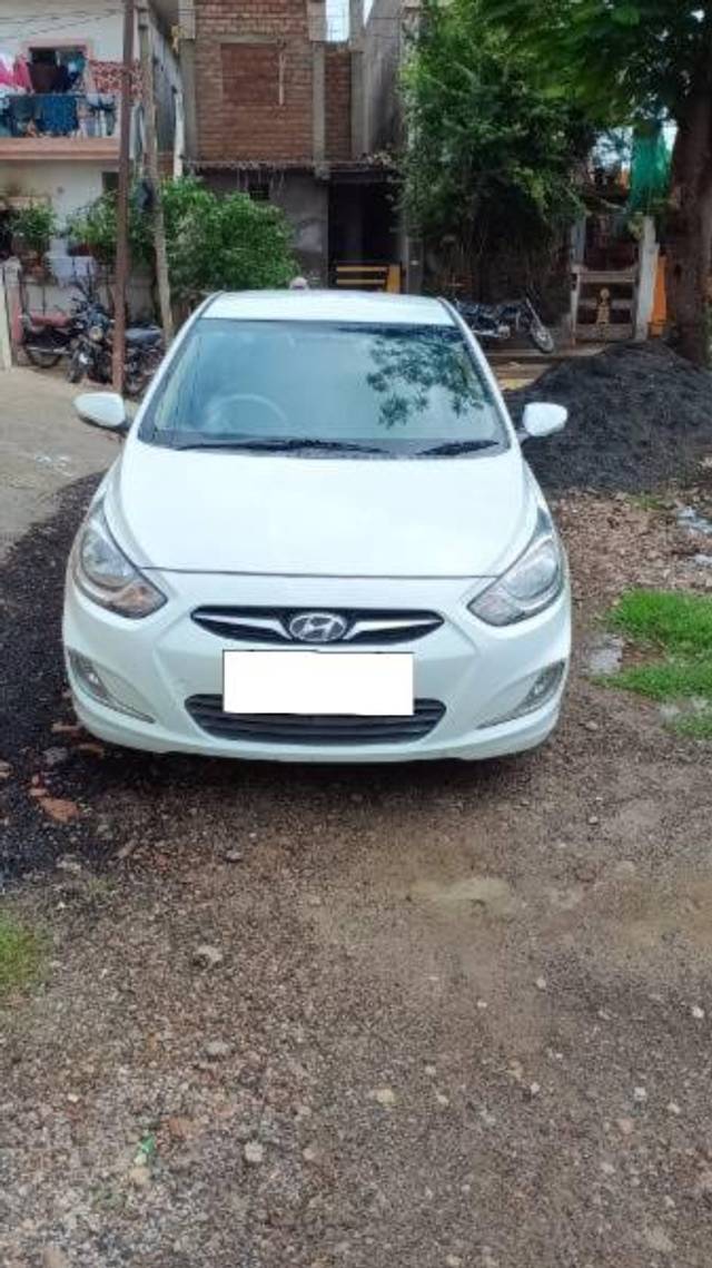 https://images10.gaadi.com/usedcar_image/4147881/original/processed_52f7ef50-d4fe-43e8-8120-28ac671c9c3e.jpg?imwidth=6400