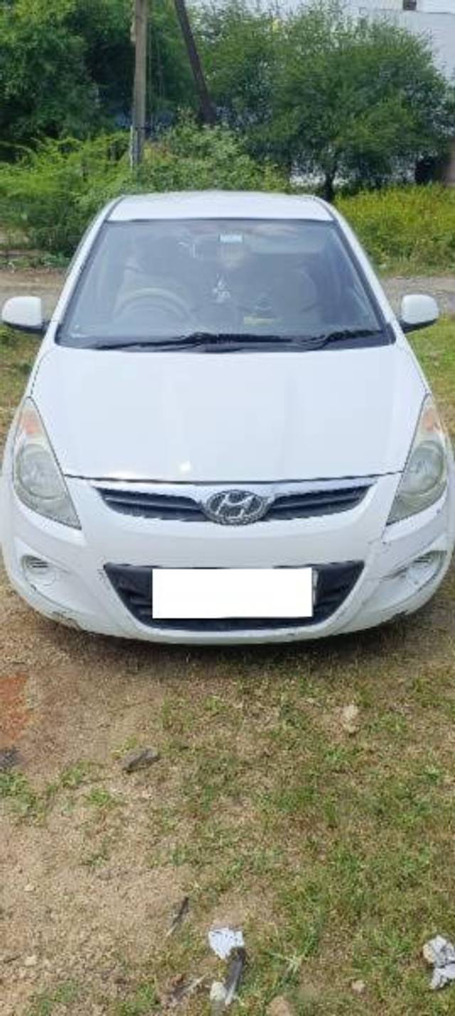 https://images10.gaadi.com/usedcar_image/4148066/original/processed_87ec4fe1-85db-40d1-b214-4ab8cf8dad33.jpg?imwidth=6400