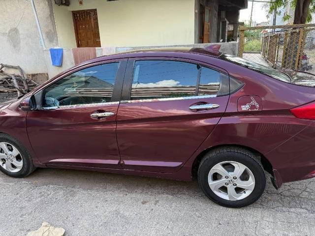 https://images10.gaadi.com/usedcar_image/4148108/original/processed_b107d77f-8497-4063-b80e-ed1ebc46d69e.jpg?imwidth=6402