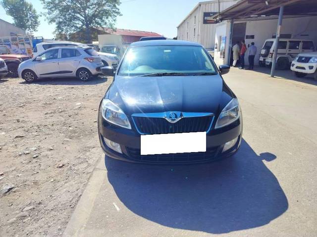 https://images10.gaadi.com/usedcar_image/4148231/original/processed_172a4eef-4728-4890-b504-d7c8c20b6e11.jpeg?imwidth=6400