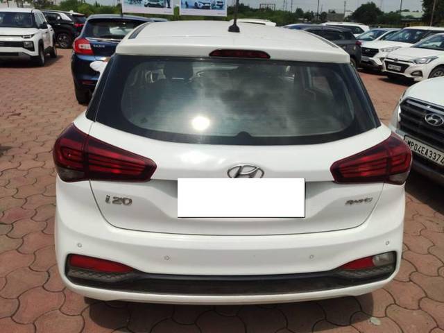 https://images10.gaadi.com/usedcar_image/4148272/original/processed_e26b8798-6a47-4a49-8640-5461029b1fc9.jpg?imwidth=6401