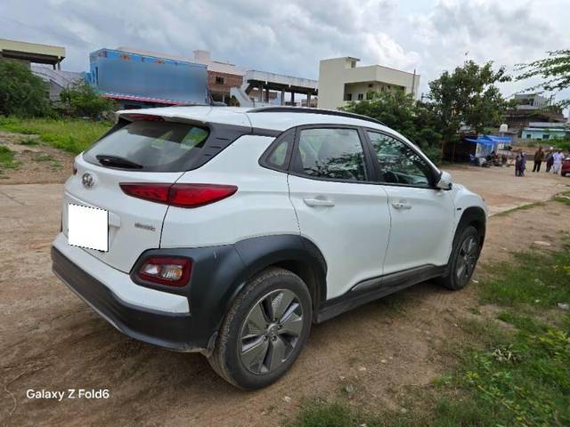 https://images10.gaadi.com/usedcar_image/4148340/original/processed_47ca8b95-ee22-4277-8672-8dccf5fa8a1d.jpg?imwidth=6401