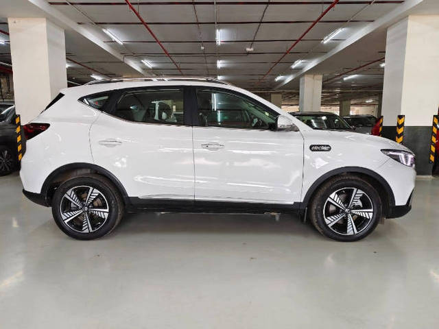 https://images10.gaadi.com/usedcar_image/4148469/original/processed_35d540e786fe0e2a5e03ab8bd77830d0.png?imwidth=6401