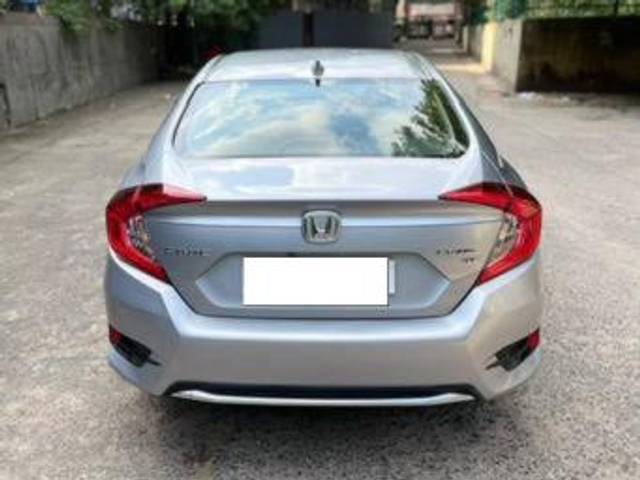 https://images10.gaadi.com/usedcar_image/4148487/original/processed_8efe6891ff8fe58d7953d749a2cd42fd.jpg?imwidth=6402