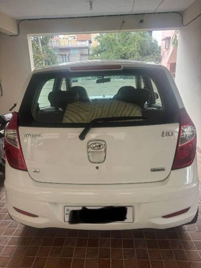 https://images10.gaadi.com/usedcar_image/4148495/original/processed_b94183fb-2234-4049-8d17-a871ea26f44d.jpg?imwidth=6401