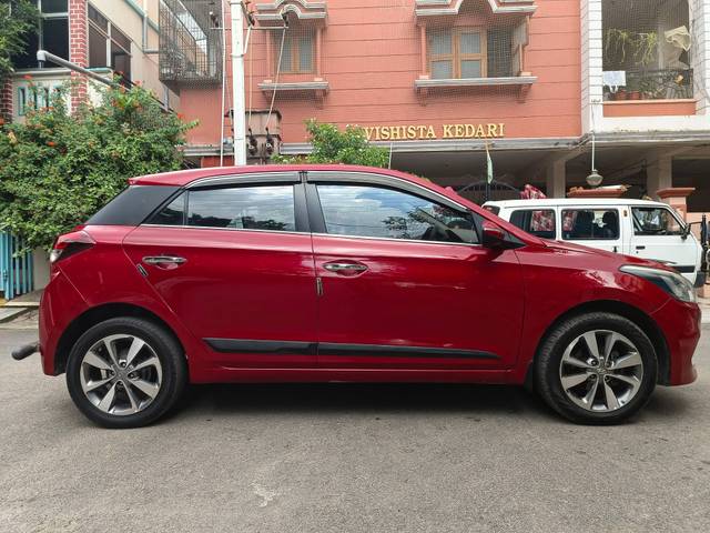 https://images10.gaadi.com/usedcar_image/4148588/original/processed_98c73a8262837393e6eb1f6ce6ae3601.jpg?imwidth=6401