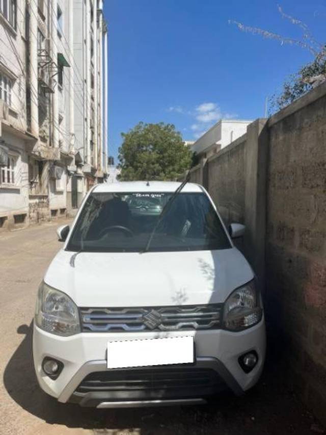 https://images10.gaadi.com/usedcar_image/4148643/original/processed_ffd48bb4-d745-4771-b763-ae116068fdab.jpg?imwidth=6400