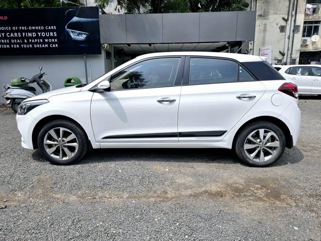 https://images10.gaadi.com/usedcar_image/4148719/original/processed_44cd0198b2a62c67be9312261c27a32b.jpg?imwidth=6402