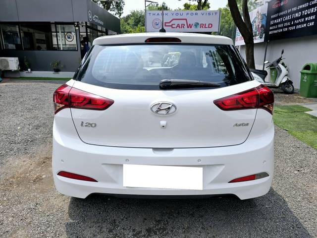 https://images10.gaadi.com/usedcar_image/4148719/original/processed_e0bdbbd488c303691117d6f1ef9c0159.jpg?imwidth=6401