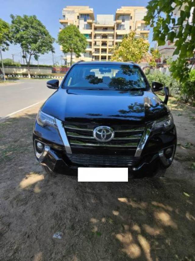 https://images10.gaadi.com/usedcar_image/4148924/original/processed_a11424ff-8ef6-4a11-91c2-f7834e67a65c.jpeg?imwidth=6400