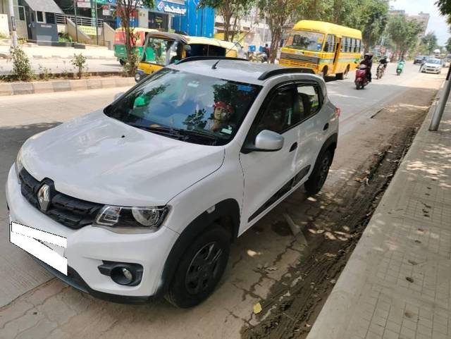 https://images10.gaadi.com/usedcar_image/4148966/original/processed_8600392c-0801-4892-b2f6-fb7dfd3c8d24.jpeg?imwidth=6400