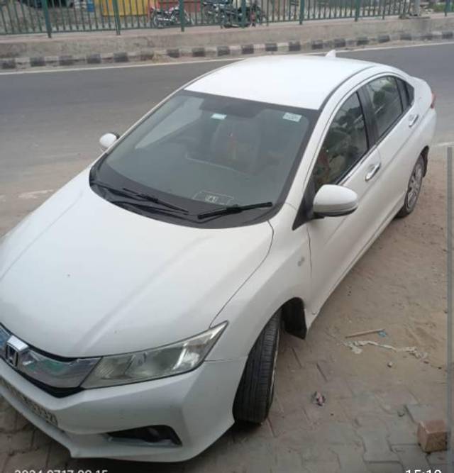 https://images10.gaadi.com/usedcar_image/4149008/original/processed_788bb04e-9ad1-412d-8916-90bcd1a5c0ec.jpg?imwidth=6402