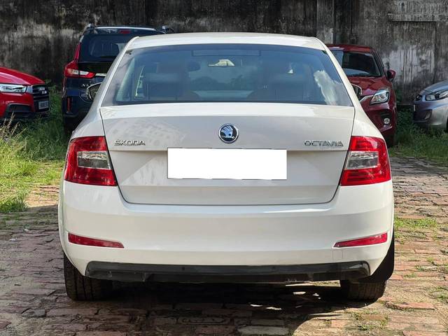 https://images10.gaadi.com/usedcar_image/4149253/original/processed_d46b6e9f47bb91ca2bf456b6a8da5e73.jpg?imwidth=6401