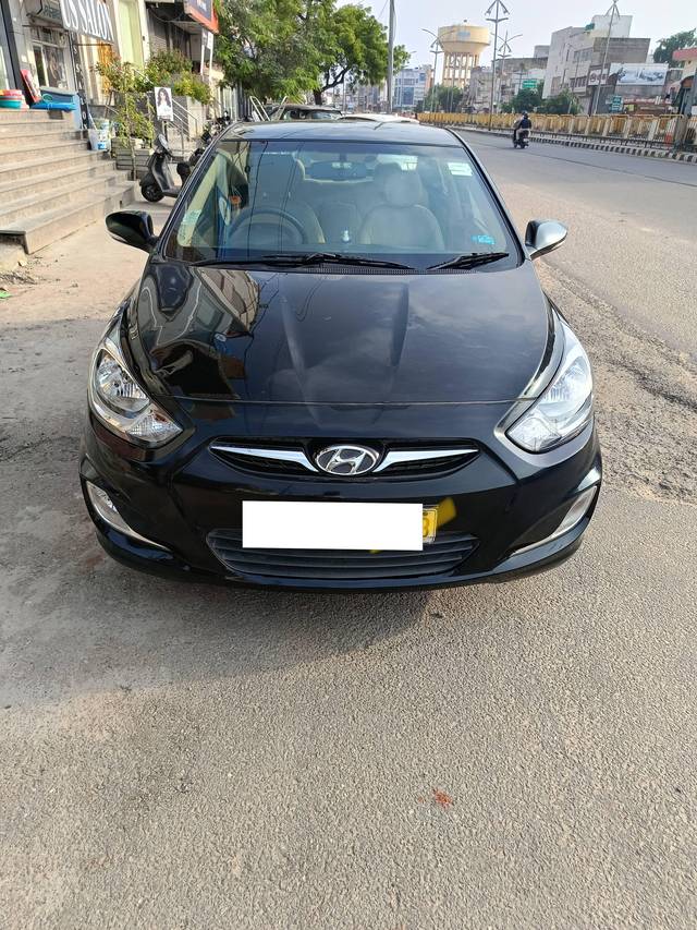 https://images10.gaadi.com/usedcar_image/4149340/original/processed_5c9d3cc46b6c52b4f60998370a0a0703.jpg?imwidth=6402