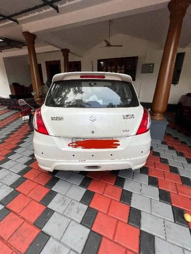 https://images10.gaadi.com/usedcar_image/4149355/original/processed_a580a6be-0e67-48e4-8af2-fea5926b711e.jpeg?imwidth=6401