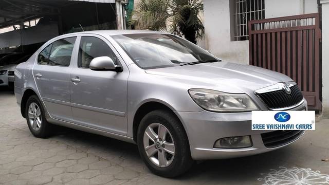 https://images10.gaadi.com/usedcar_image/4149452/original/processed_c35025cec64a304cba1373fa8a998b12.jpeg?imwidth=6400