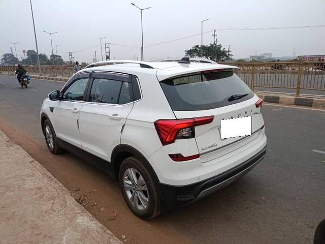 https://images10.gaadi.com/usedcar_image/4149508/original/processed_958c1427-5363-43f7-894f-a36939ef86ac.jpg?imwidth=6402