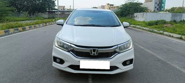 https://images10.gaadi.com/usedcar_image/4149542/original/processed_4271e7920b57a715014601ed6a88a9bd.jpg?imwidth=6400