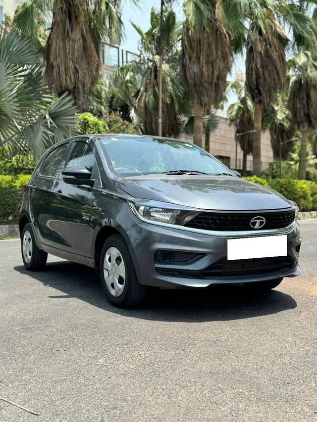 https://images10.gaadi.com/usedcar_image/4149584/original/processed_9ac5072c9550cc8efb9fa9c593645b02.jpg?imwidth=6400