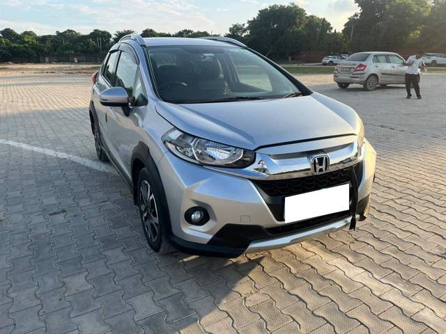 https://images10.gaadi.com/usedcar_image/4149721/original/processed_86b12d8619e2badb7d8e3c4e17fd3158.jpg?imwidth=6400