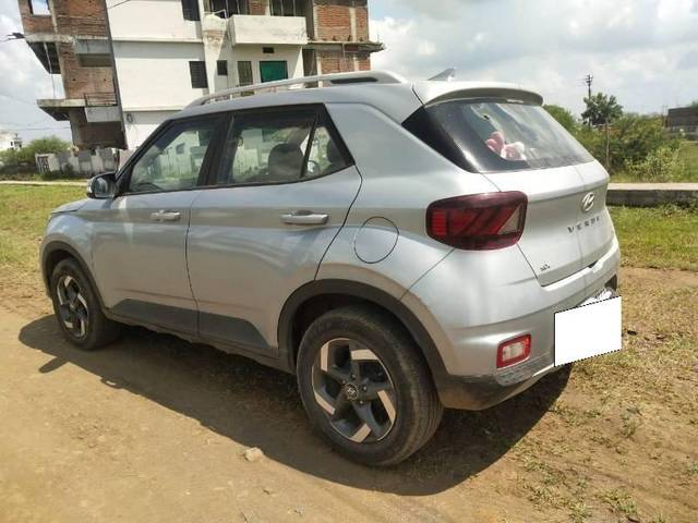 https://images10.gaadi.com/usedcar_image/4149771/original/processed_a3f935bf-994c-47cb-9165-0e5f32121f25.jpg?imwidth=6402