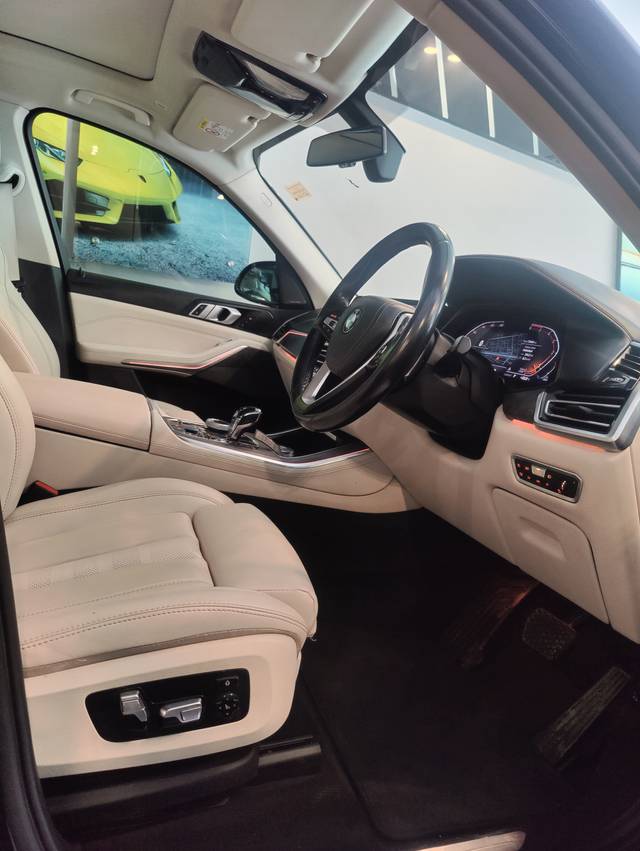 https://images10.gaadi.com/usedcar_image/4149904/original/f93be3098190716459423123d08ff81d.jpg?imwidth=6401