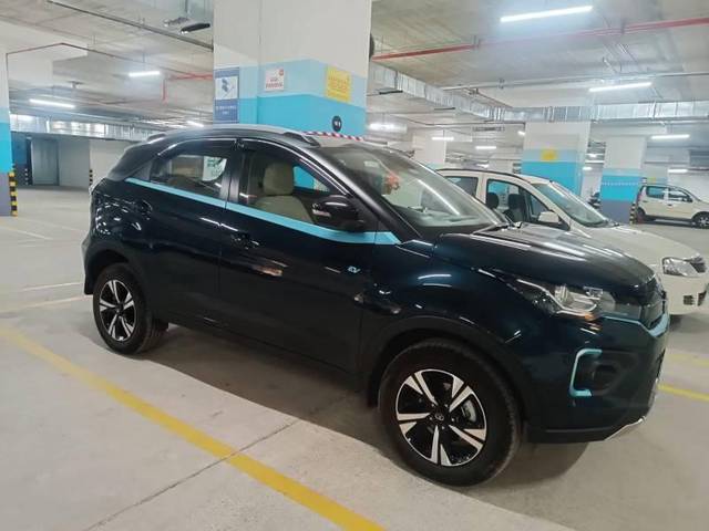 https://images10.gaadi.com/usedcar_image/4149915/original/processed_201cec72-bb0e-4a41-8296-23ed9a524ea6.jpeg?imwidth=6400