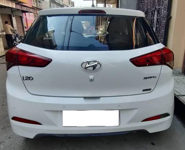 https://images10.gaadi.com/usedcar_image/4149938/original/processed_3d303ecc-26fb-43da-8d37-ba44fb2c1b81.jpg?imwidth=6401